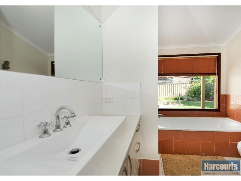 33 Brook Drive, Aberfoyle Park SA 5159