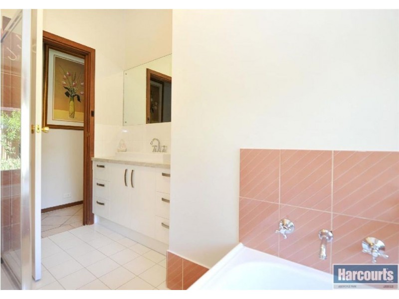 33 Brook Drive, Aberfoyle Park SA 5159