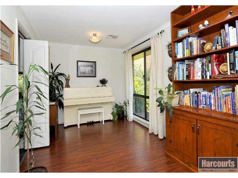 6 Brabham Grove, Aberfoyle Park SA 5159