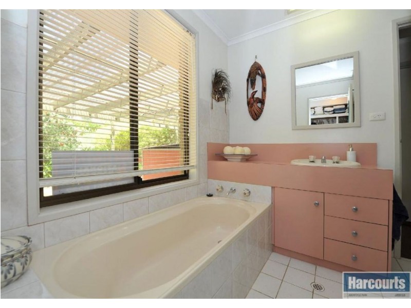 6 Brabham Grove, Aberfoyle Park SA 5159