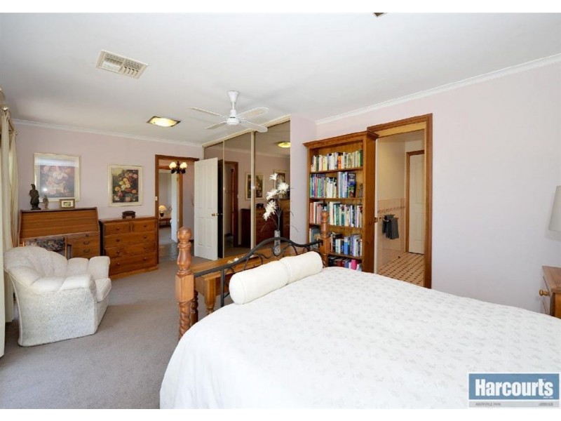 2 Charlson Rise, Happy Valley SA 5159