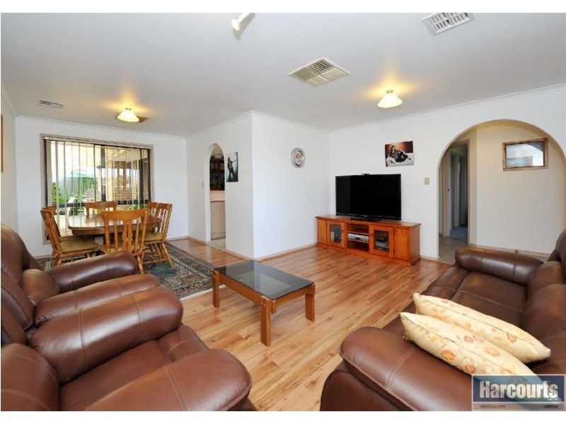 14 Jacqueline Avenue, Woodcroft SA 5162