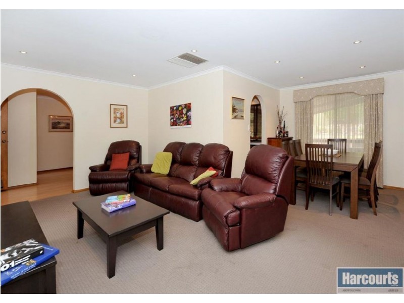 11 Sheoak Crescent, Aberfoyle Park SA 5159