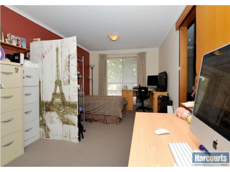 11 Sheoak Crescent, Aberfoyle Park SA 5159