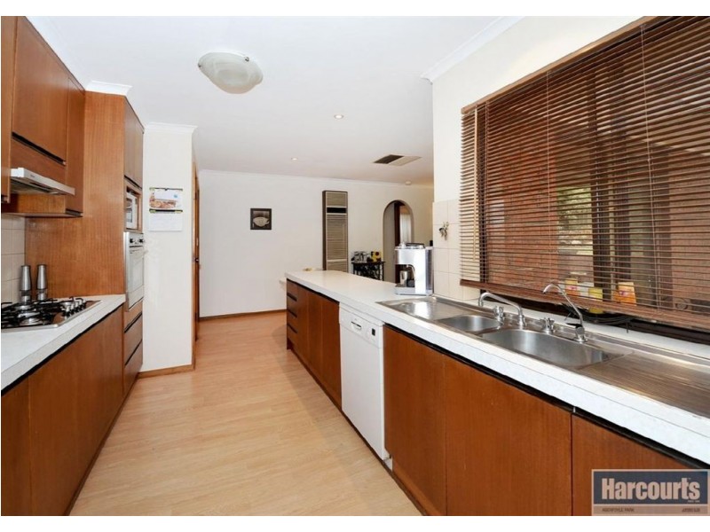 11 Sheoak Crescent, Aberfoyle Park SA 5159