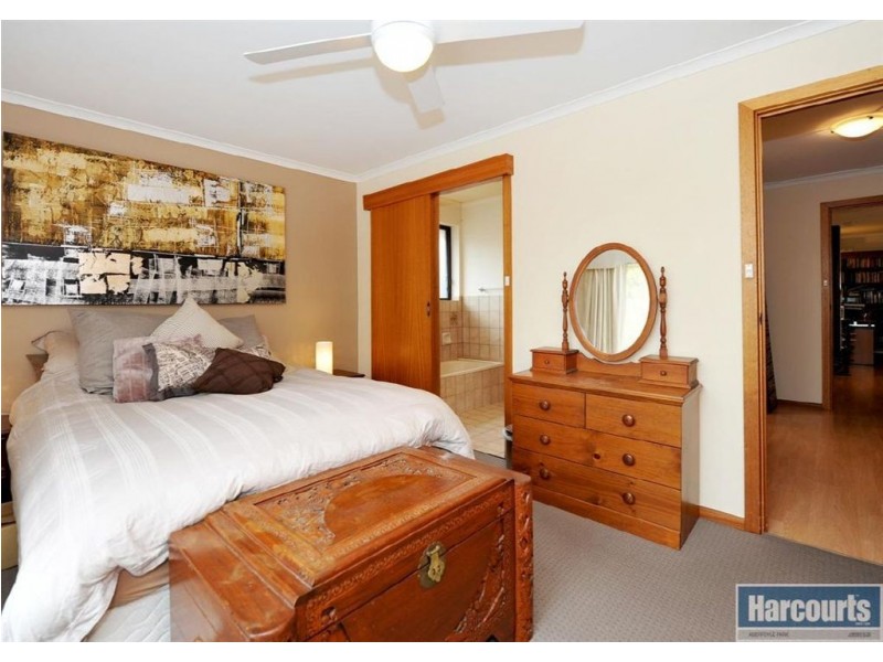 11 Sheoak Crescent, Aberfoyle Park SA 5159