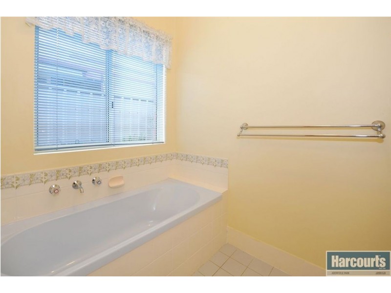 7 Bass Court, Woodcroft SA 5162