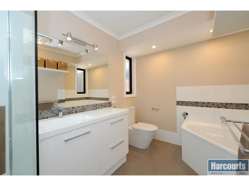 11 Delta Crescent, Aberfoyle Park SA 5159