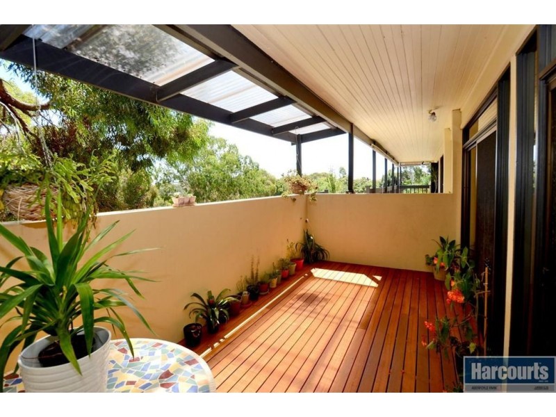 9 Stanbury Avenue, Happy Valley SA 5159