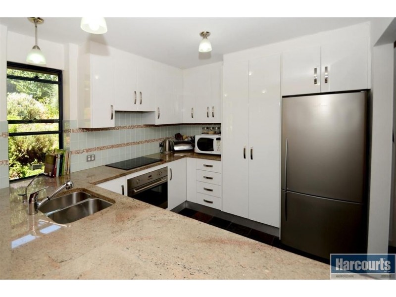 9 Stanbury Avenue, Happy Valley SA 5159