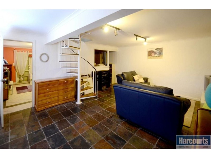 9 Stanbury Avenue, Happy Valley SA 5159