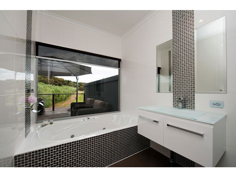 30 Vaucluse Drive, Happy Valley SA 5159