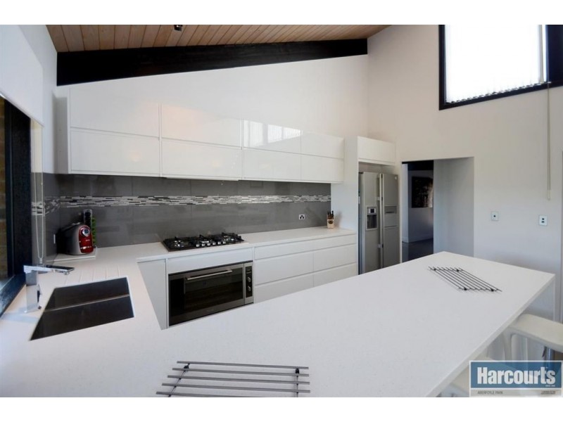 27 Kingfisher Circuit, Flagstaff Hill SA 5159