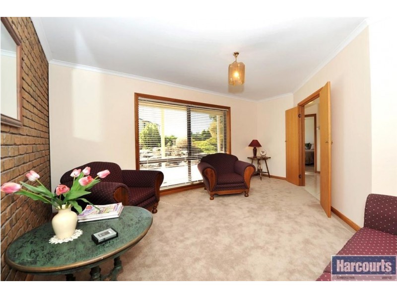 11 Walters Crescent, Aberfoyle Park SA 5159