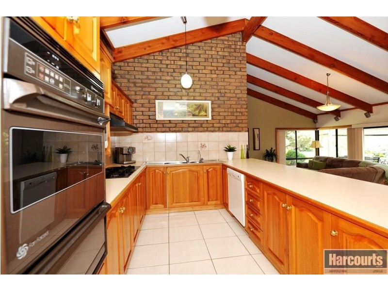 11 Walters Crescent, Aberfoyle Park SA 5159
