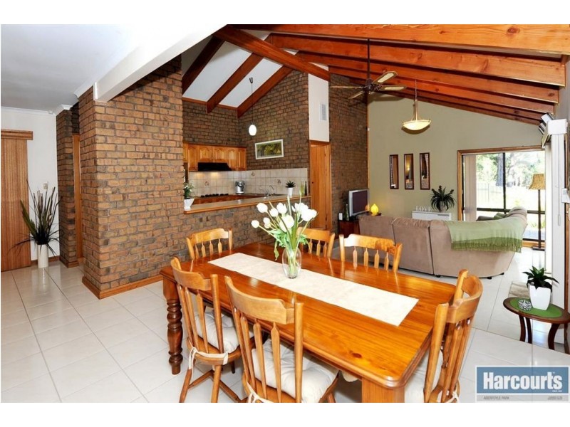11 Walters Crescent, Aberfoyle Park SA 5159