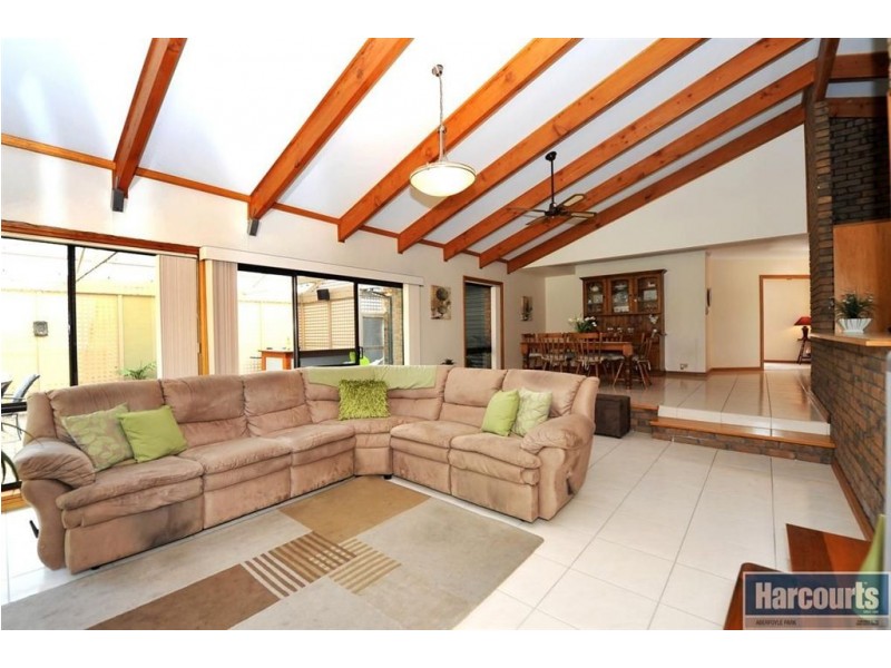 11 Walters Crescent, Aberfoyle Park SA 5159