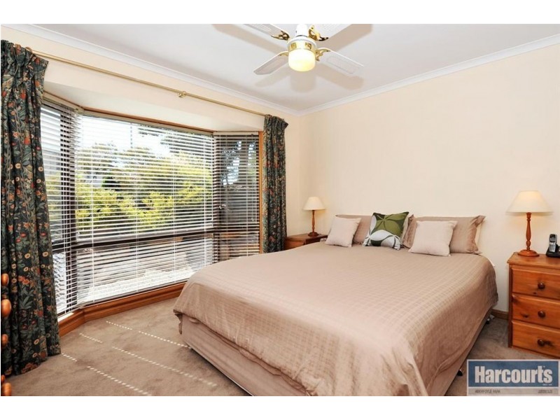 11 Walters Crescent, Aberfoyle Park SA 5159