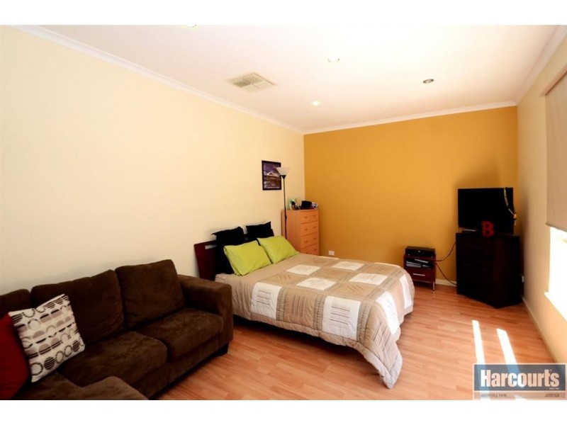 7 Jade Crescent, Happy Valley SA 5159