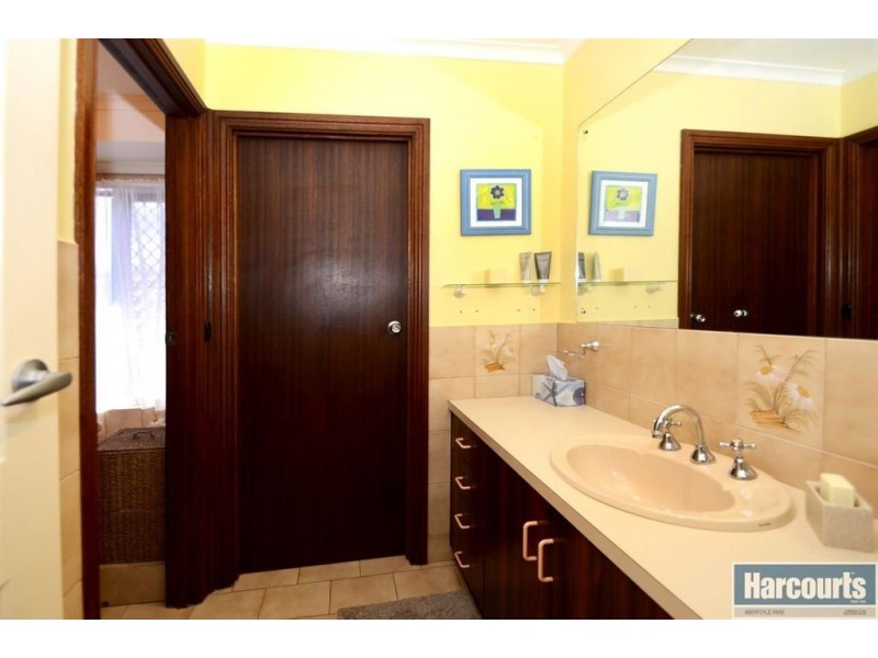 7 Jade Crescent, Happy Valley SA 5159