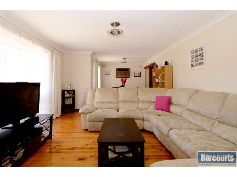 4 Richardson Crescent, Morphett Vale SA 5162