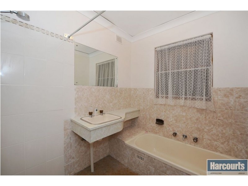 42 Burns Court, Morphett Vale SA 5162