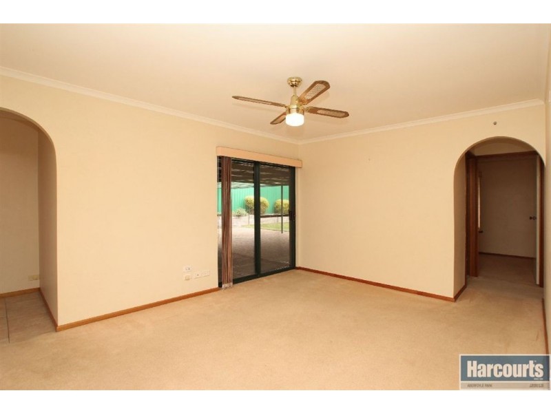 25 Parkes Avenue, Woodcroft SA 5162