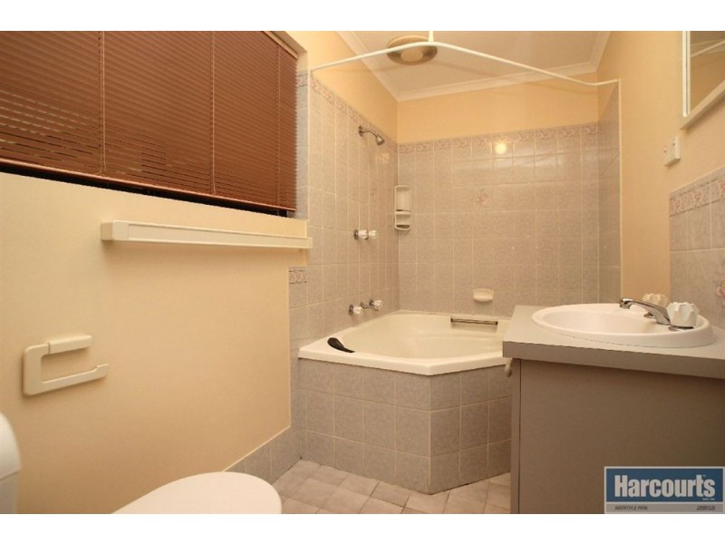 25 Parkes Avenue, Woodcroft SA 5162