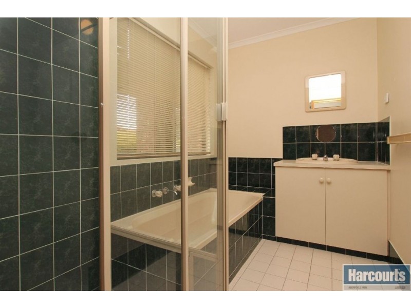 25 Parkes Avenue, Woodcroft SA 5162