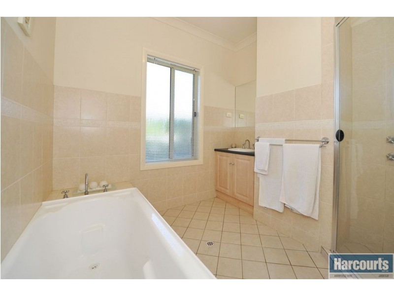 20 Fairfield Road, Mount Barker SA 5251