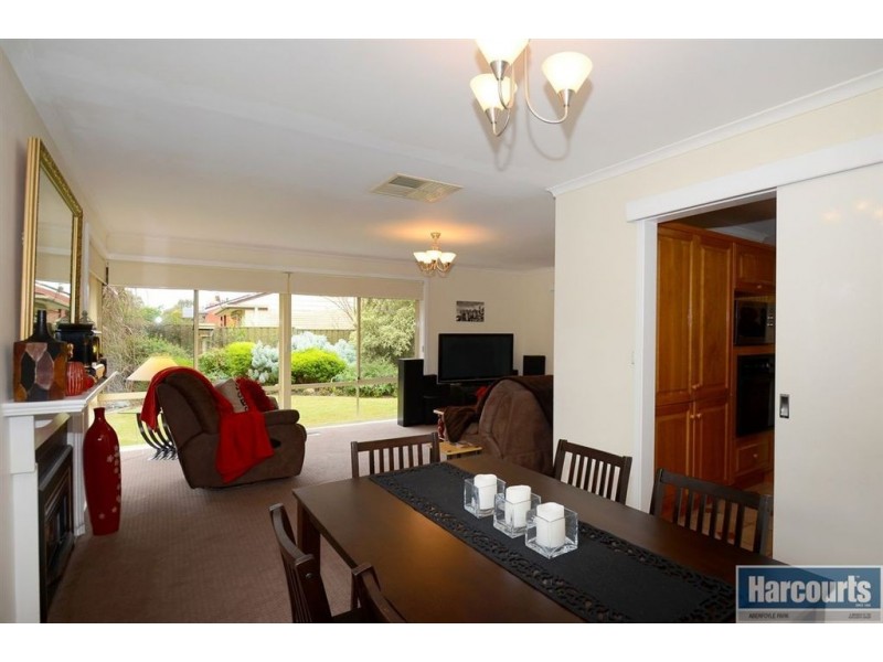 18 Black Road, Flagstaff Hill SA 5159