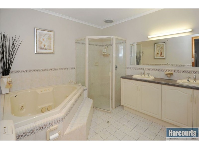 42 McHarg Road, Happy Valley SA 5159