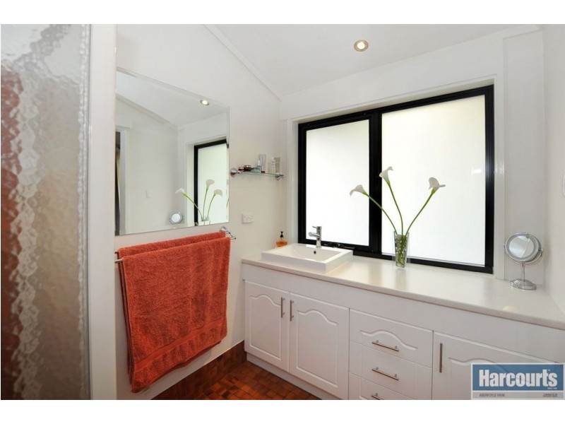 1 Bruce Street, Aberfoyle Park SA 5159