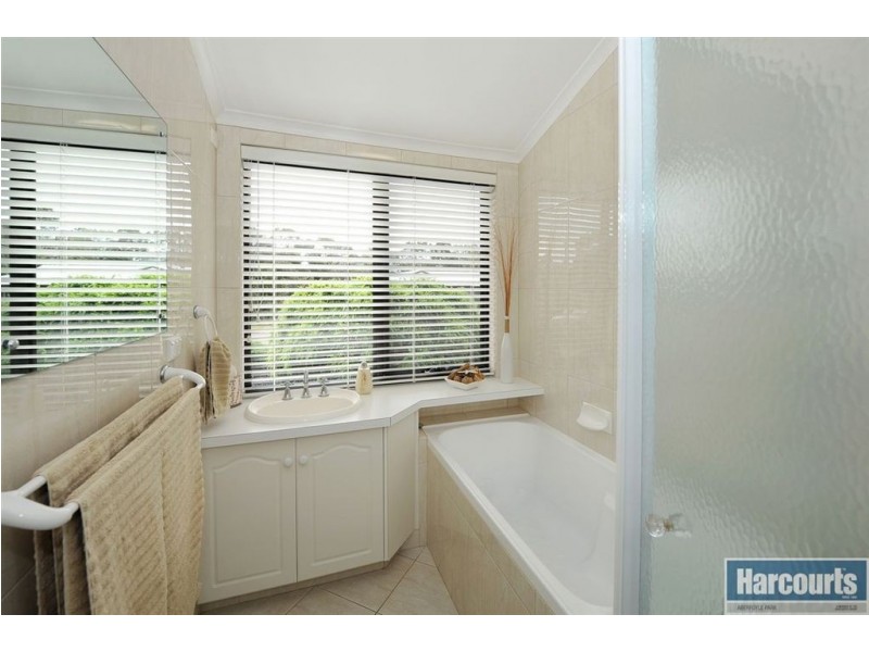 1 Bruce Street, Aberfoyle Park SA 5159