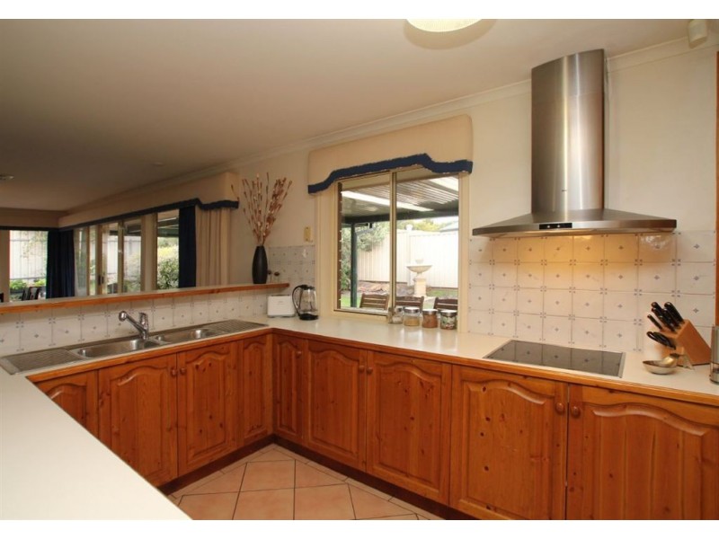 17 Ironbark Ave, Flagstaff Hill SA 5159