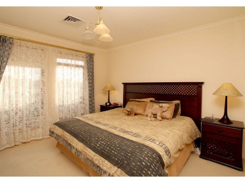 17 Ironbark Ave, Flagstaff Hill SA 5159