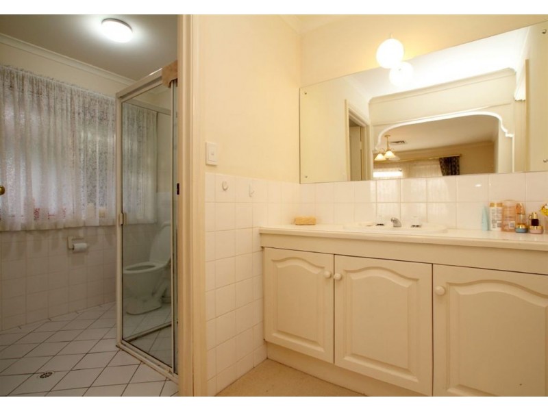 17 Ironbark Ave, Flagstaff Hill SA 5159