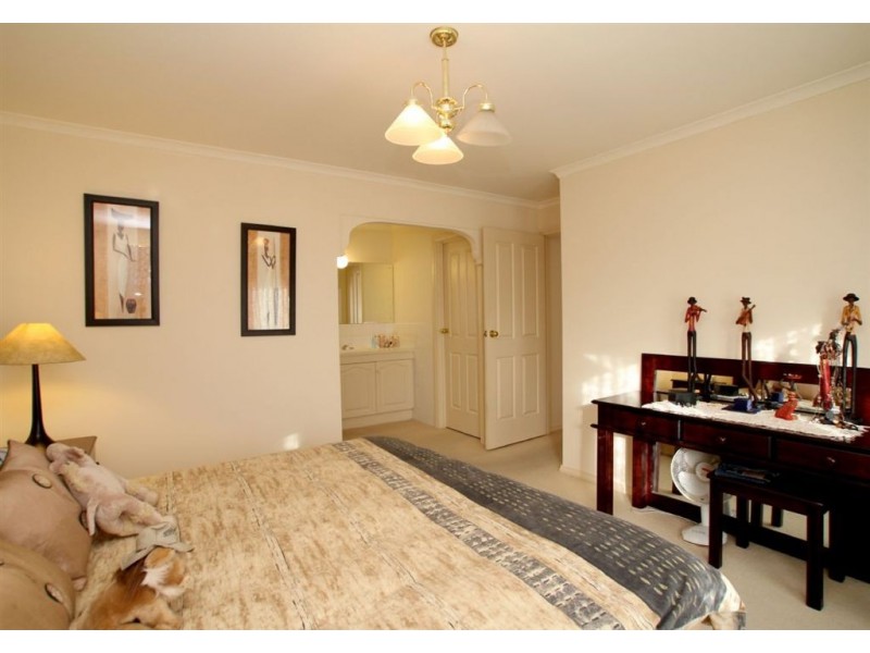 17 Ironbark Ave, Flagstaff Hill SA 5159