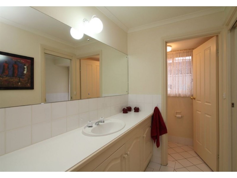 17 Ironbark Ave, Flagstaff Hill SA 5159