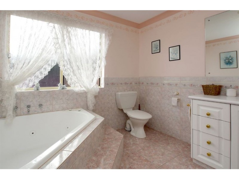 12 The Parkway, Aberfoyle Park SA 5159