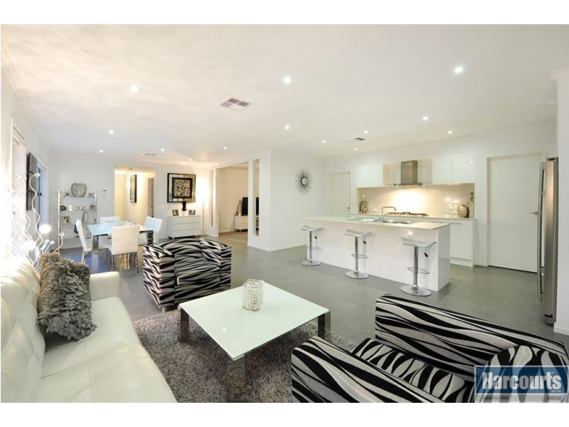 15 Acacia Grove (off Evergreen Pde), Flagstaff Hill SA 5159