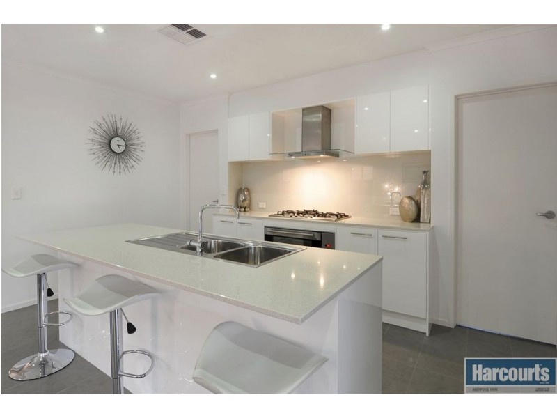 15 Acacia Grove (off Evergreen Pde), Flagstaff Hill SA 5159