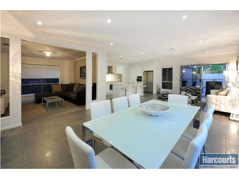 15 Acacia Grove (off Evergreen Pde), Flagstaff Hill SA 5159