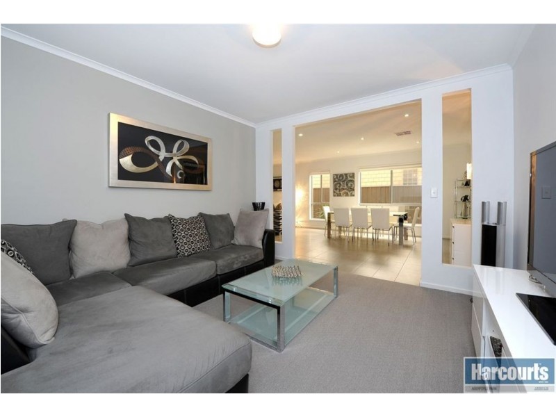 15 Acacia Grove (off Evergreen Pde), Flagstaff Hill SA 5159