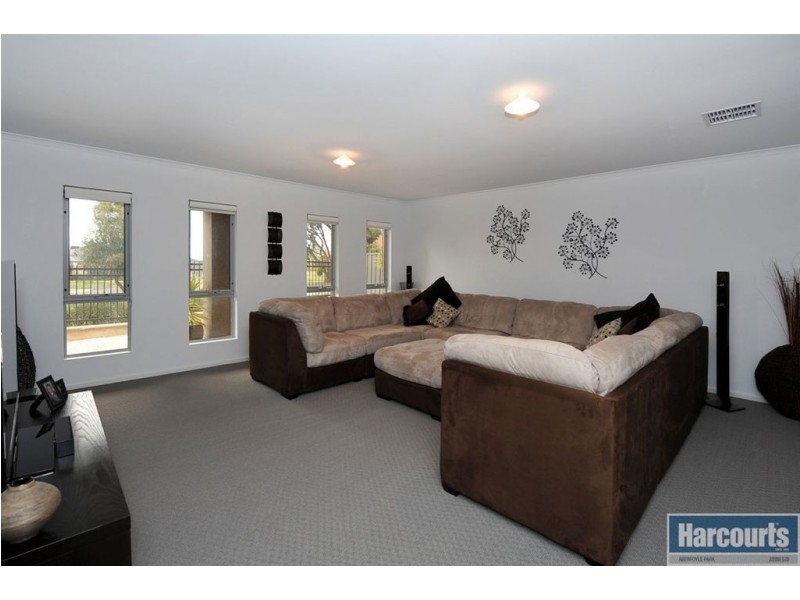 15 Acacia Grove (off Evergreen Pde), Flagstaff Hill SA 5159