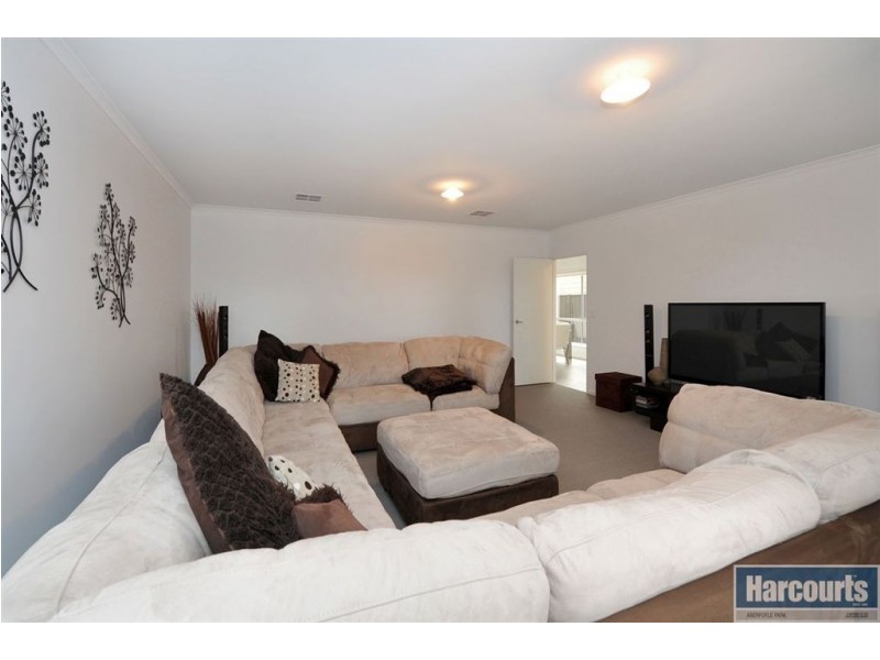 15 Acacia Grove (off Evergreen Pde), Flagstaff Hill SA 5159