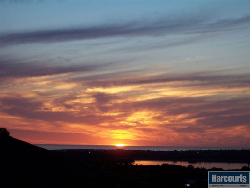 4 Ridgefield Close, Aberfoyle Park SA 5159