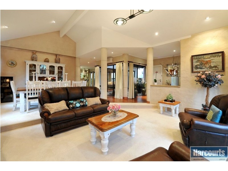 2 Honeyeater Crescent, Flagstaff Hill SA 5159