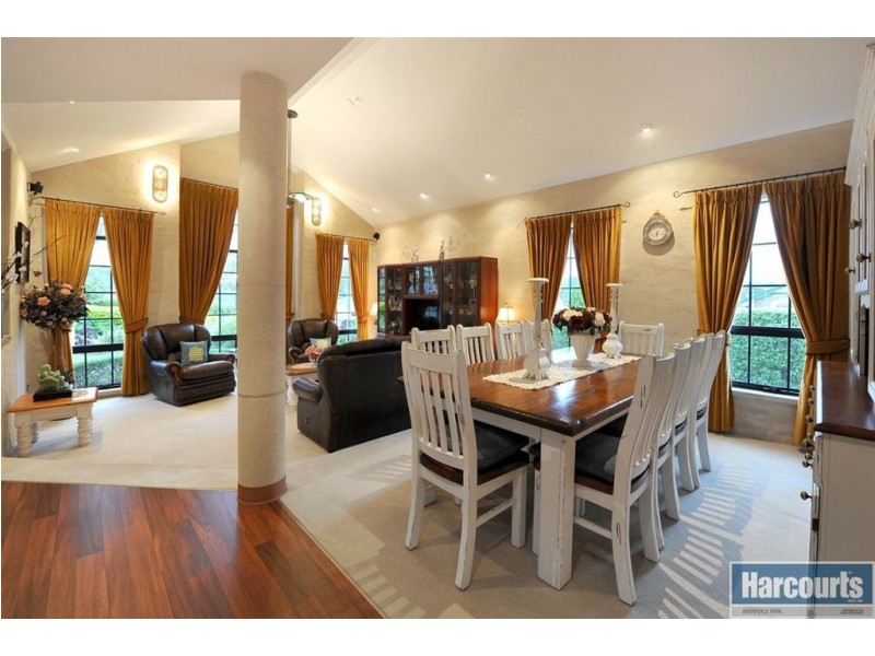 2 Honeyeater Crescent, Flagstaff Hill SA 5159