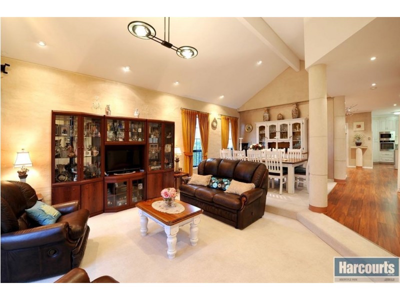 2 Honeyeater Crescent, Flagstaff Hill SA 5159